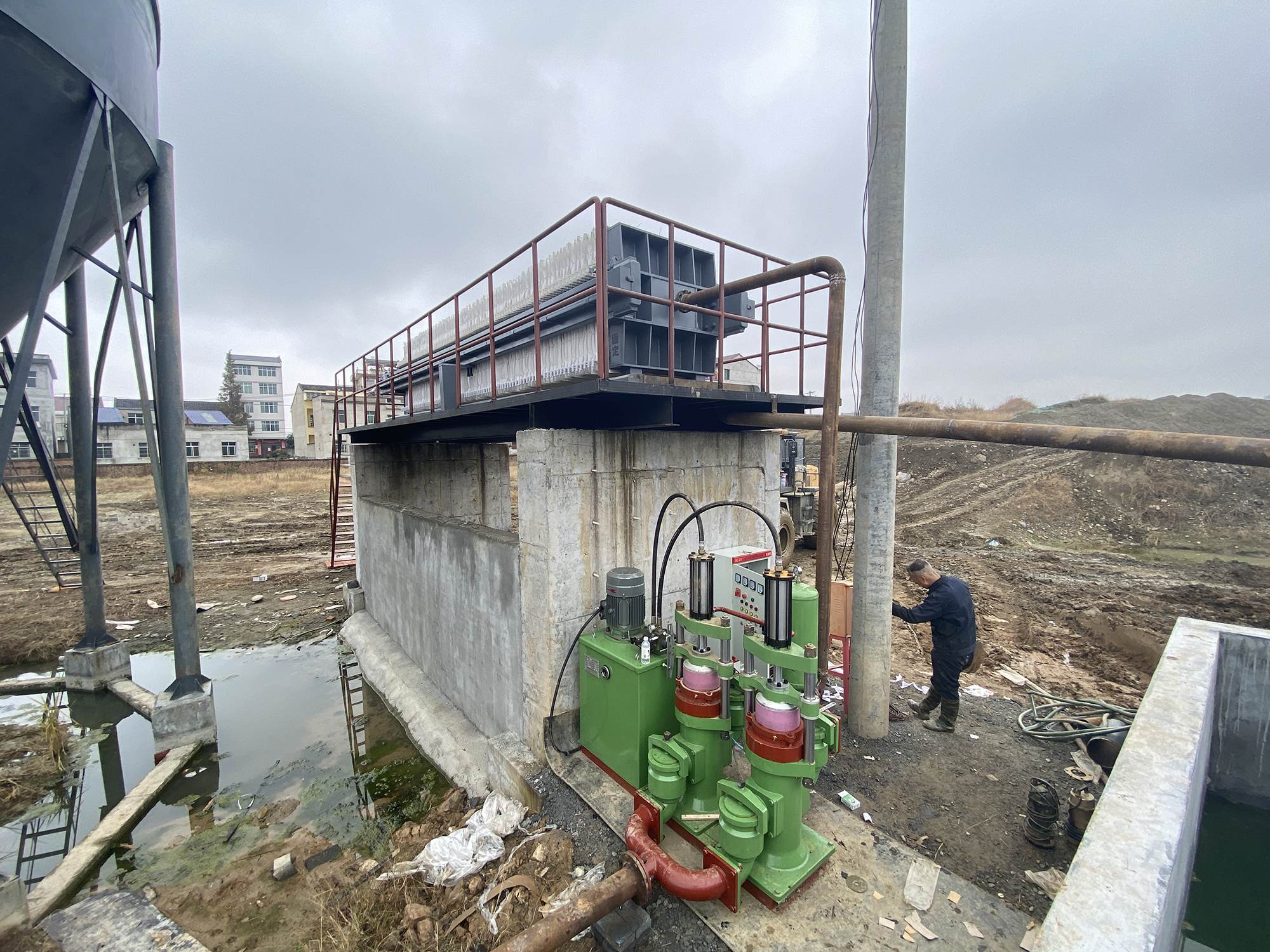 每小時50方洗沙污水需要選多大的壓濾機(jī)