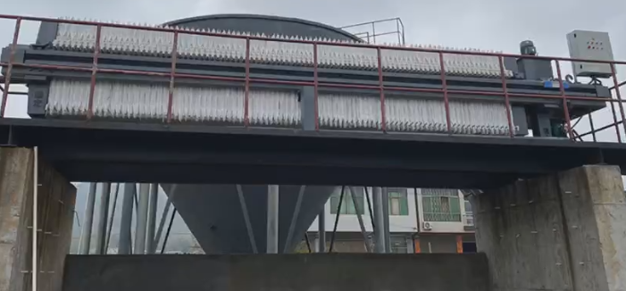 洗沙污水處理整套設(shè)備現(xiàn)場(chǎng) 洗沙污水處理整套設(shè)備現(xiàn)場(chǎng)