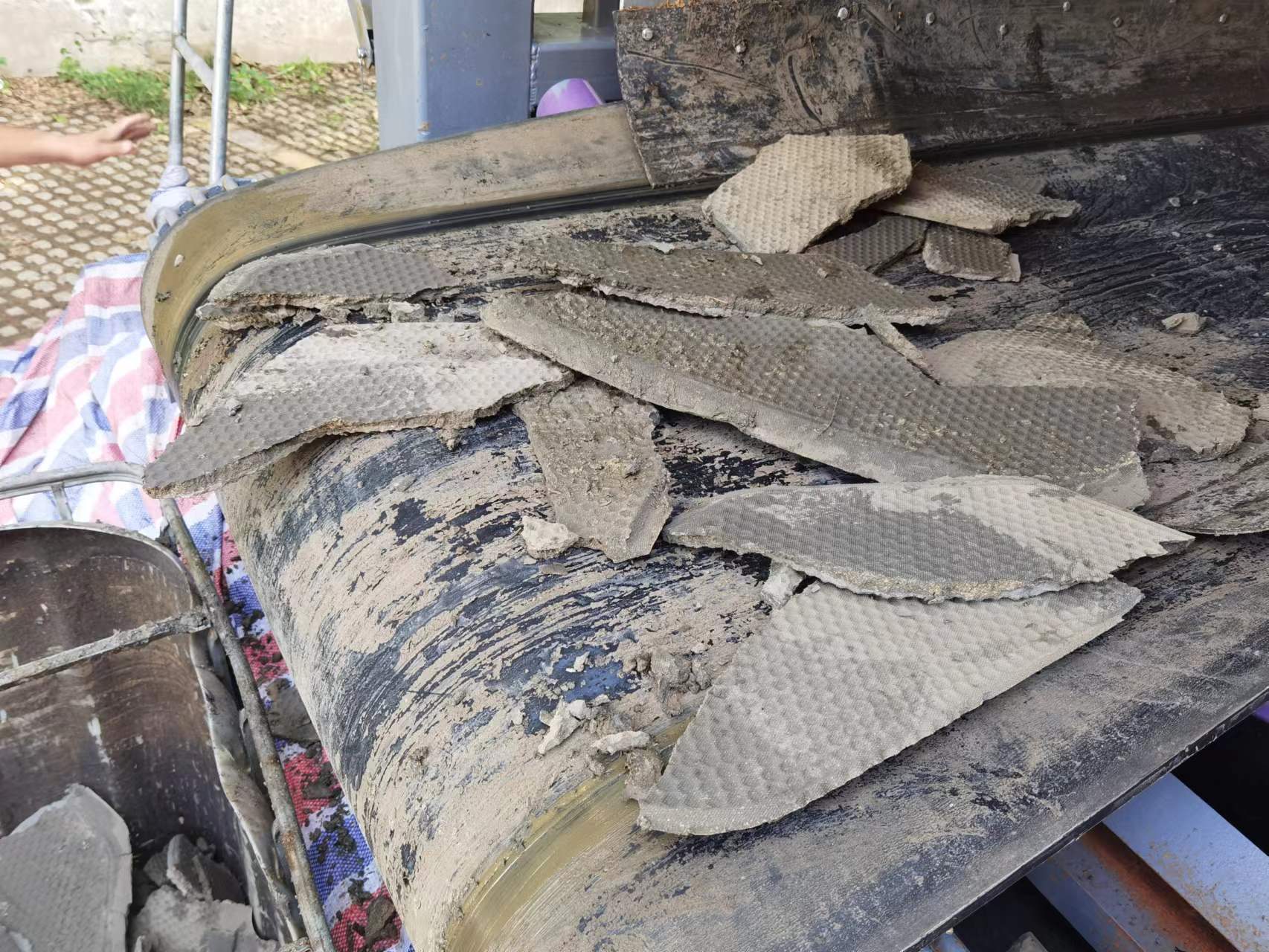 車載式壓濾機(jī)-泥餅 車載式壓濾機(jī)-泥餅